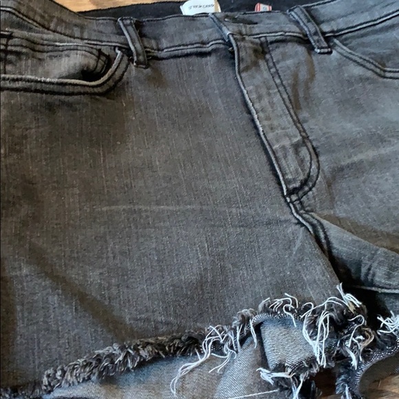 Sneak Peak Graywash Dark Distressed Jean Shorts - Picture 4 of 8
